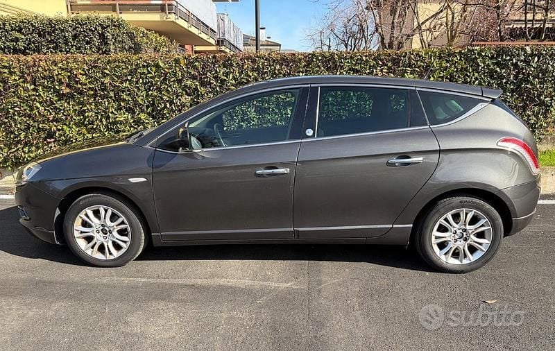 Usata Lancia Delta Silver 120 CV (88 kW) 2014 Grigio Utilitaria