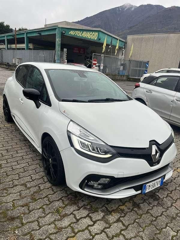 Second-hand Renault Clio IV Trophy 220 CP (161 kW) 2018 Berlinǎ