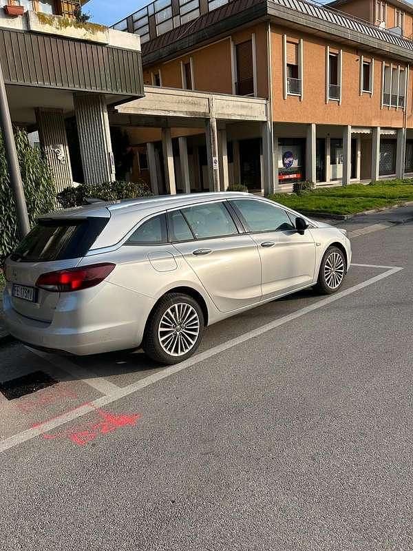 Usata Opel Astra Active 110 CV (80 kW) 2016 Grigio Berlina