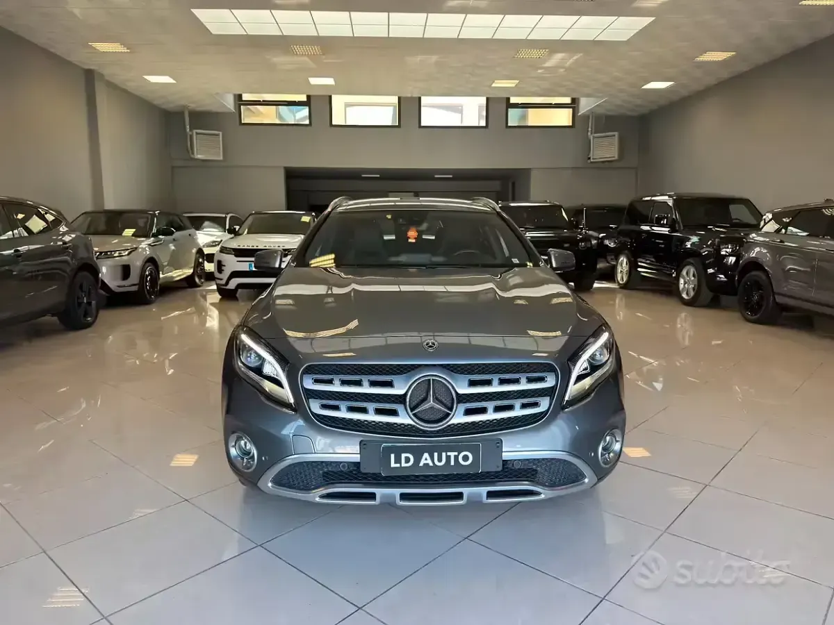 Usata Mercedes GLA180 Premium 109 CV (80 kW) 2017 Grigio SUV