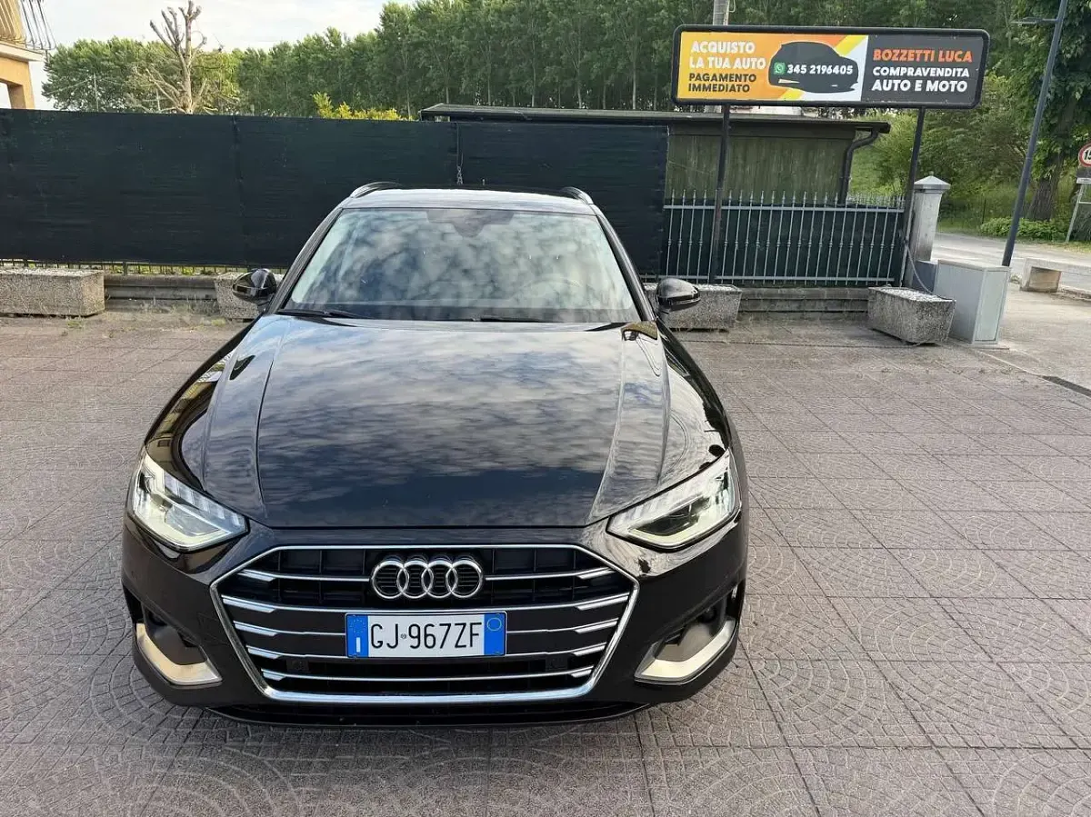 Begagnad Audi A4 Advanced 163 HK (119 kW) 2022 Svart Kombi