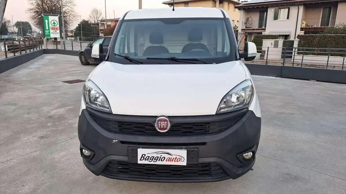 Usata Fiat Doblò 120 CV (88 kW) 2015 Bianco pastello Monovolume