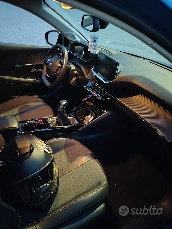Usata Peugeot 208 Allure 75 CV (55 kW) 2022 Blu Utilitaria