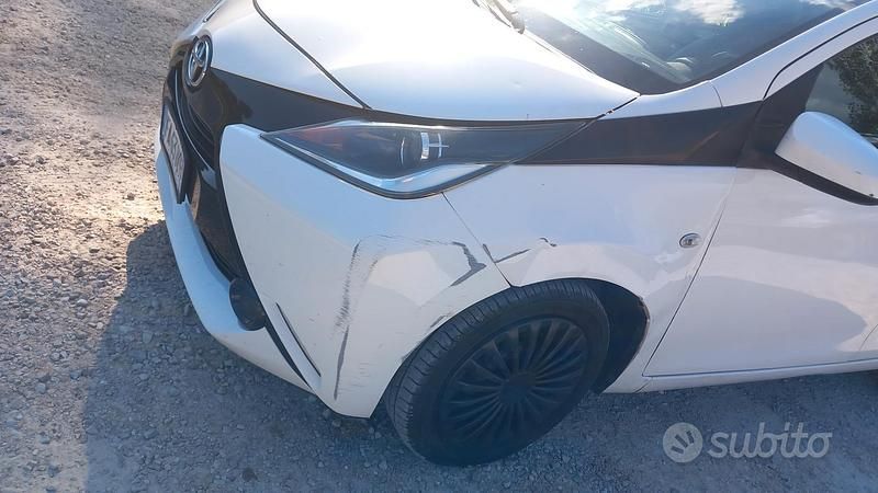 Usata Toyota Aygo 69 CV (50 kW) 2015 Bianco Utilitaria