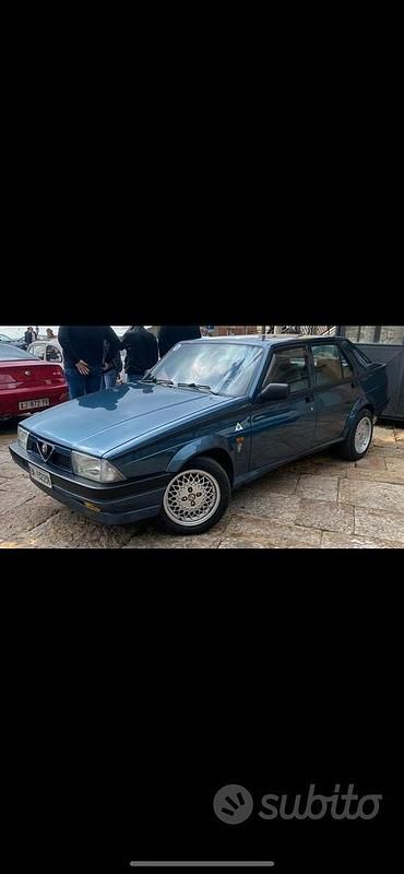 Usata Alfa Romeo 75 105 CV (77 kW) 1990 Blu Berlina