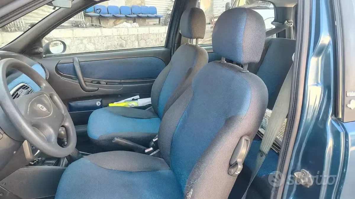 Usata Lancia Ypsilon 60 CV (44 kW) 1999 Bluazzurro Utilitaria