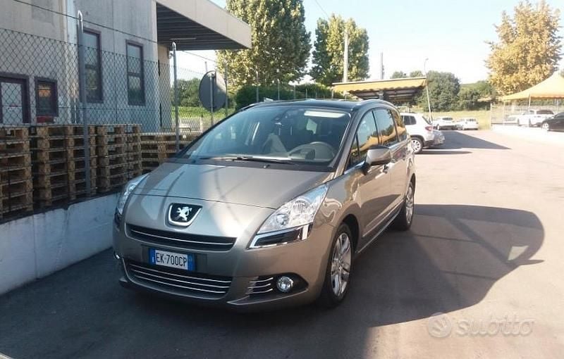Usata Peugeot 5008 112 CV (82 kW) 2011 Berlina