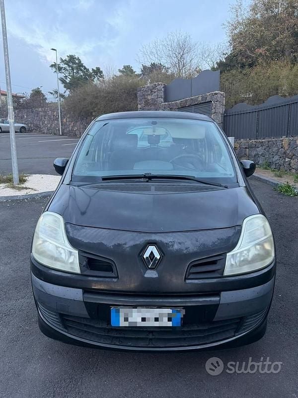 Käytetty Renault Modus 75 HP (55 kW) 2009 Musta Tila-auto