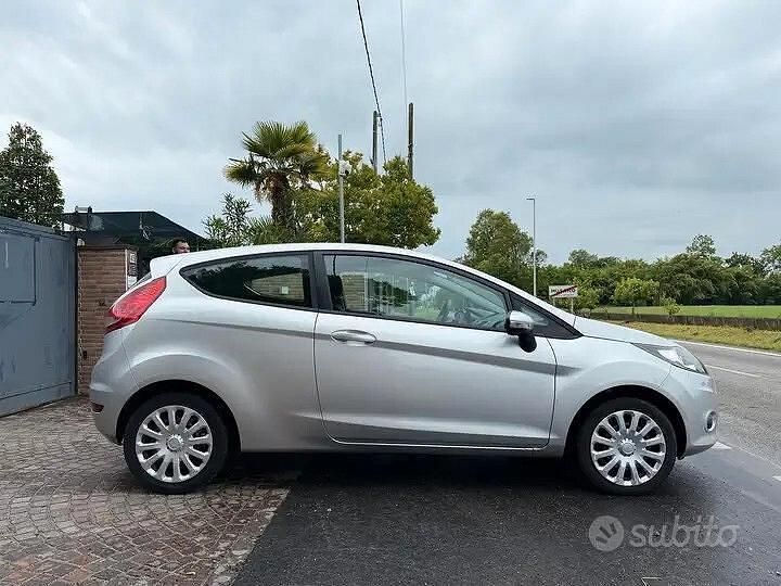 Second-hand Ford Fiesta Titanium 82 CP (60 kW) 2010 Gri Berlinǎ