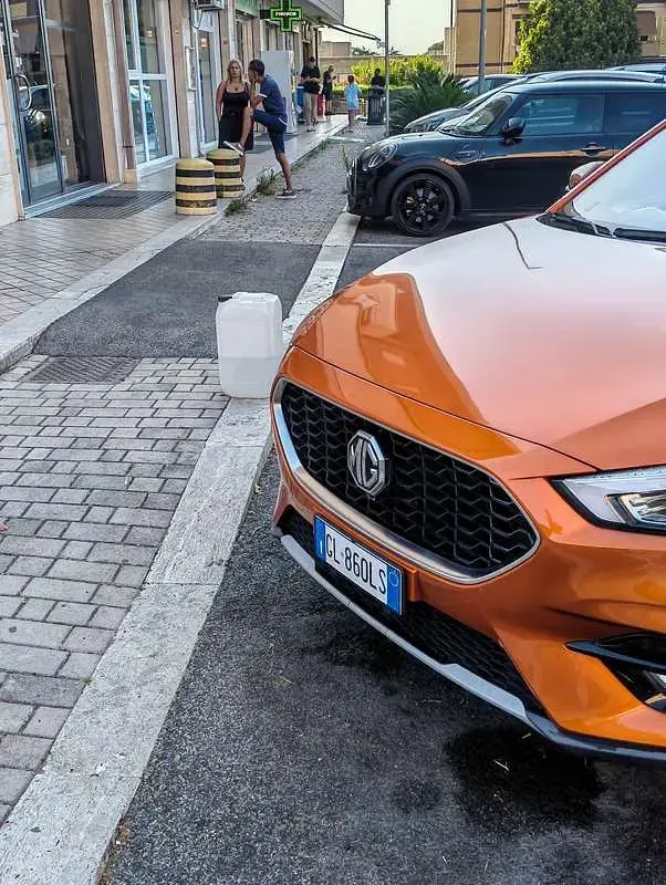 Usata MG ZS Luxury 106 CV (77 kW) 2022 Arancione SUV