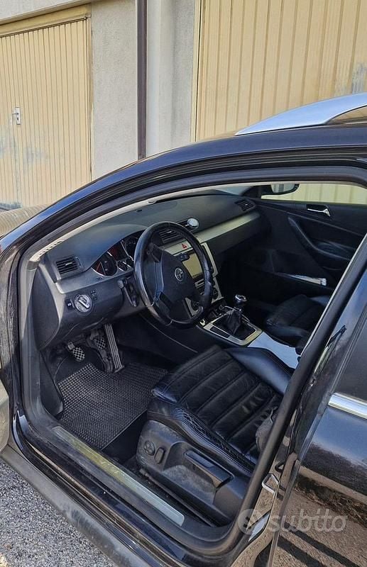 Usata VW Passat Highline 140 CV (102 kW) 2006 Nero Station wagon