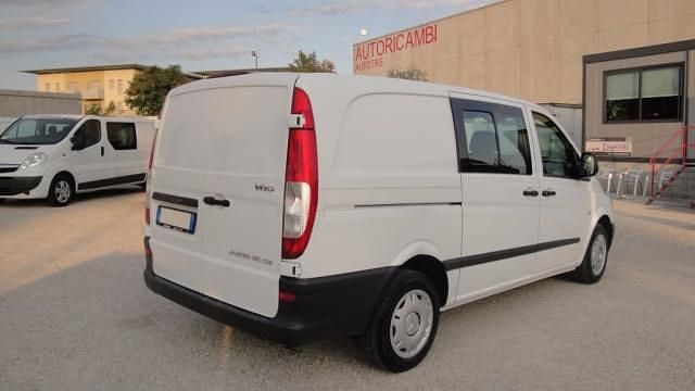 Usata Mercedes Vito 150 CV (110 kW) 2012 Bianco pastello Furgone