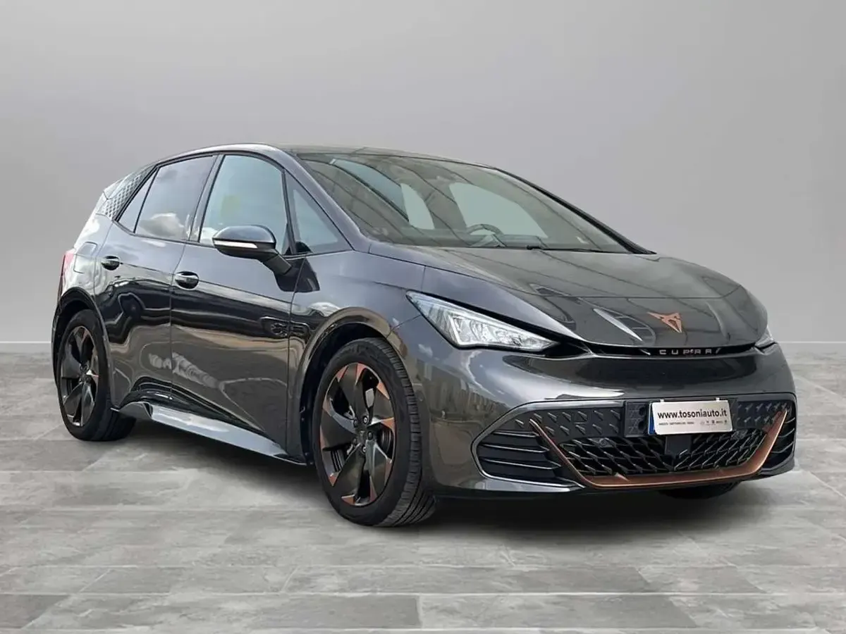 Usata Cupra Born 69 kW (95 CV) 2024 Grigio quasar Utilitaria