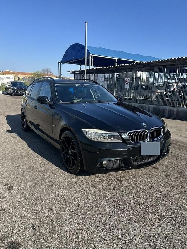 Begagnad BMW 318 Efficient Dynamics 143 HK (105 kW) 2012 Svart Kombi