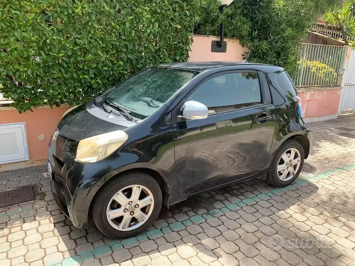 Usata Toyota iQ 68 CV (50 kW) 2009 Nero Utilitaria