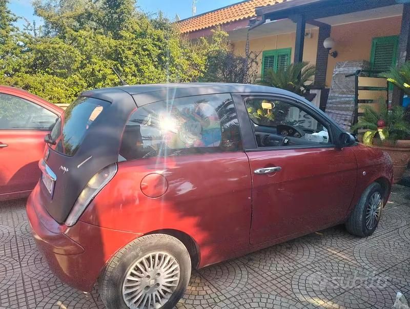 Usata Lancia Ypsilon 70 CV (51 kW) 2005 Rosso Utilitaria