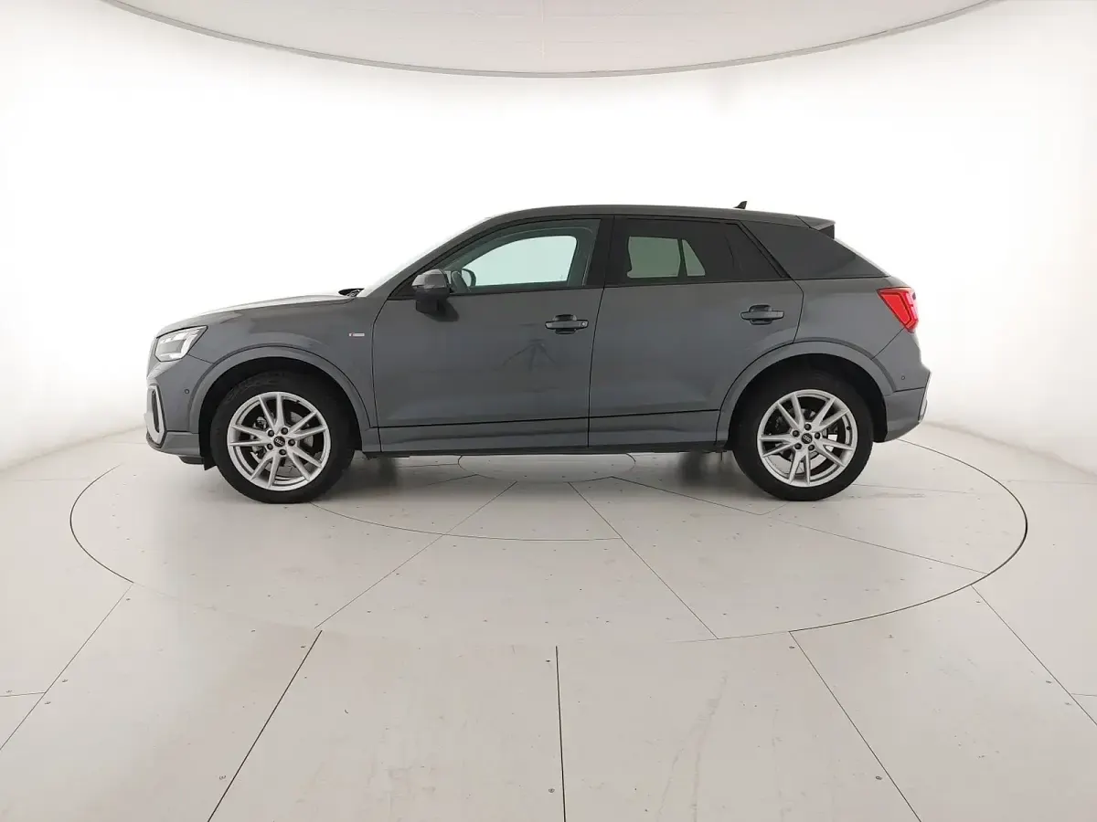 Begagnad Audi Q2 S-Line 150 HK (110 kW) 2025 Grå SUV