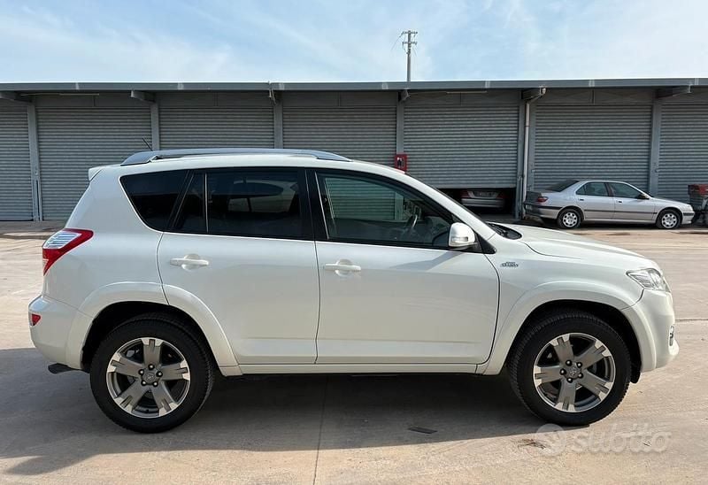Usata Toyota RAV4 150 CV (110 kW) 2012 Bianco SUV