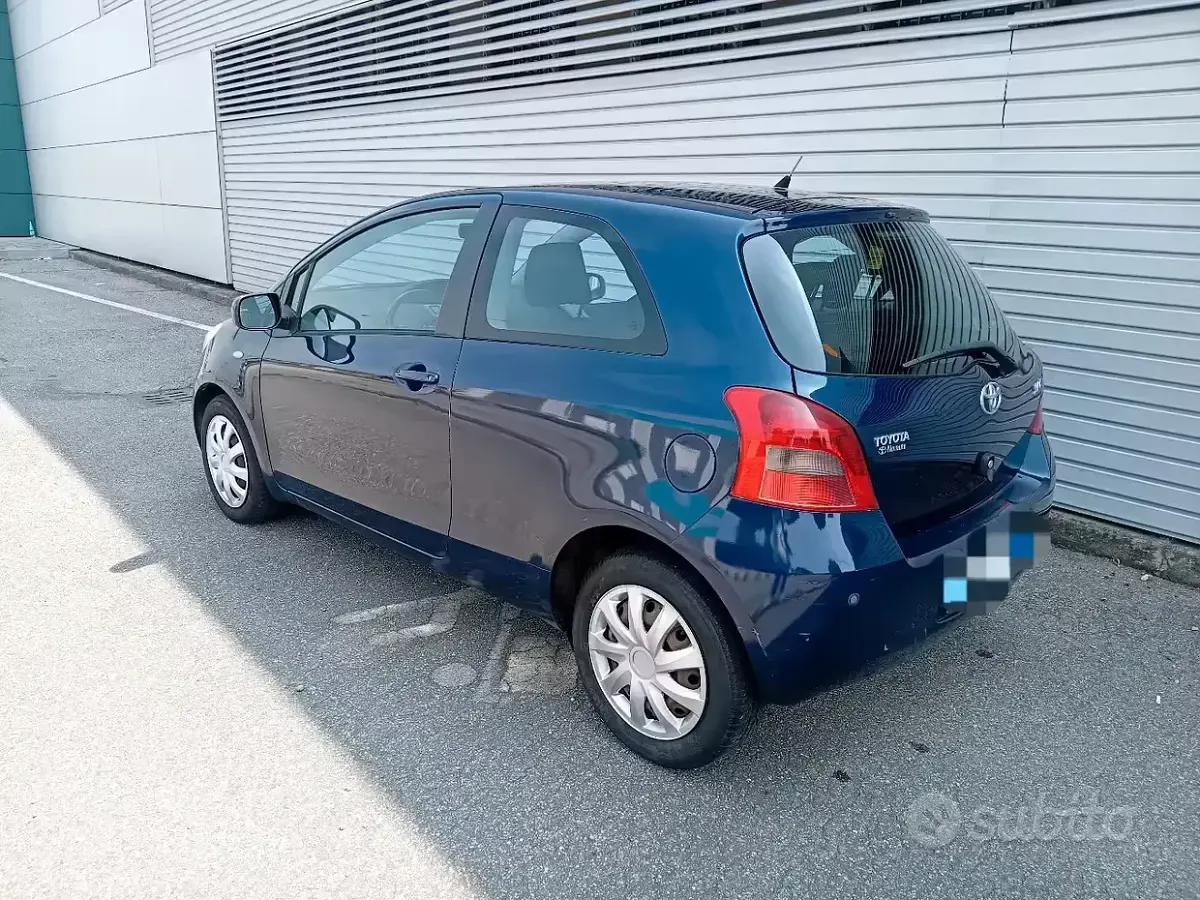 Usata Toyota Yaris 87 CV (63 kW) 2006 Bluazzurro Utilitaria