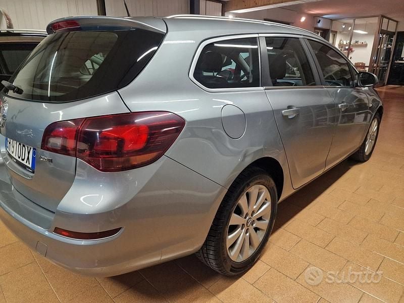 Usata Opel Astra Cosmo 110 CV (80 kW) 2011 Blu Station wagon