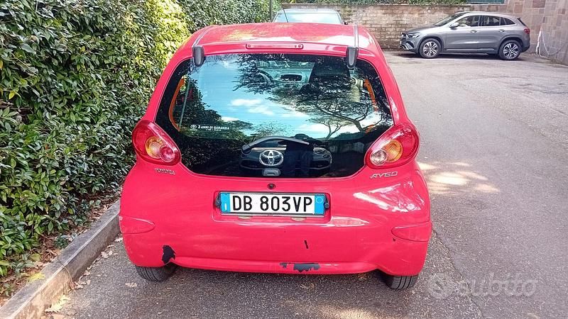 Usata Toyota Aygo 2006 Rosso Utilitaria