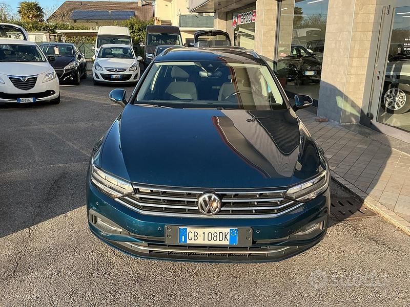 Usata VW Passat Executive 150 CV (110 kW) 2020 Blu Station wagon