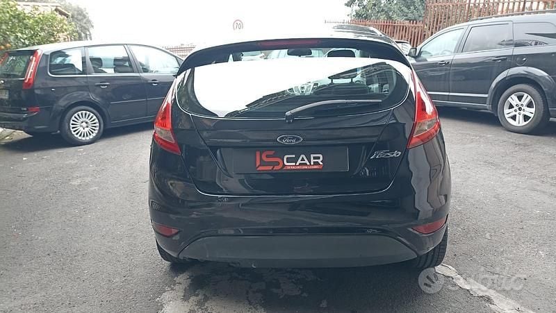 Usata Ford Fiesta 70 CV (51 kW) 2011 Nero Utilitaria