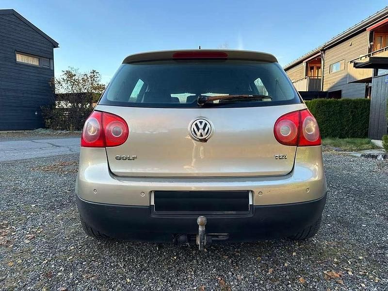Usata VW Golf IV Comfortline 105 CV (77 kW) 2004 Argento Berlina