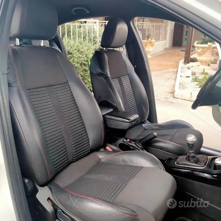 Usata Alfa Romeo Giulietta Exclusive 105 CV (77 kW) 2012 Bianco Utilitaria