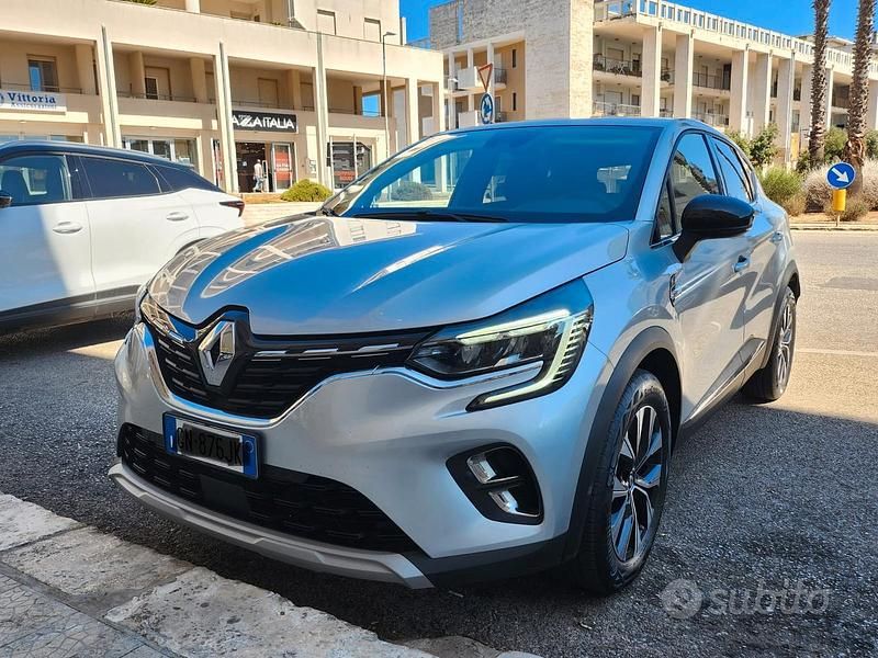 Grigio Usata 2023 Renault Captur SUV | 18.500 € (Buon prezzo) - Immagine 1/4