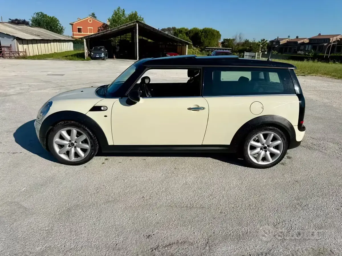 Usata Mini Cooper D 109 CV (80 kW) 2010 Bianco Utilitaria