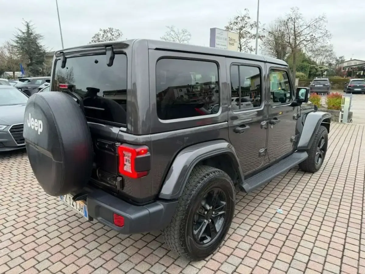 Usata Jeep Wrangler Unlimited Night Eagle 200 CV (147 kW) 2019 Grigio scuro SUV
