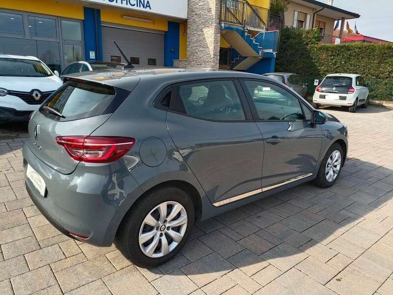 Usata Renault Clio V Life 101 CV (74 kW) 2020 Grigio platino Berlina