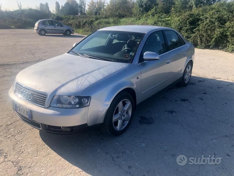 Grigio Usata 2001 Audi A4 Tre volumi | 500 € (Super prezzo) - Immagine 1/4