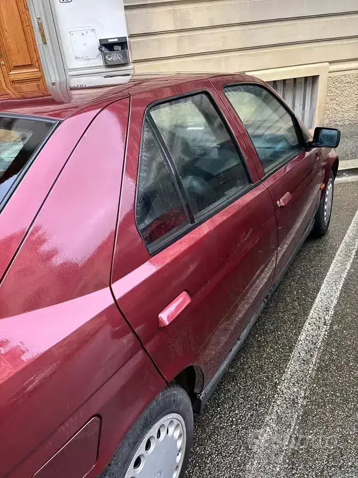 Usata Alfa Romeo 155 116 CV (85 kW) 1994 Rosso Berlina