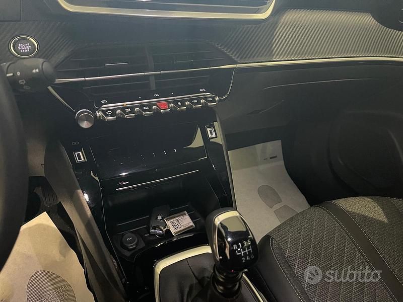 Usata Peugeot 2008 Allure 101 CV (74 kW) 2024 Bianco SUV