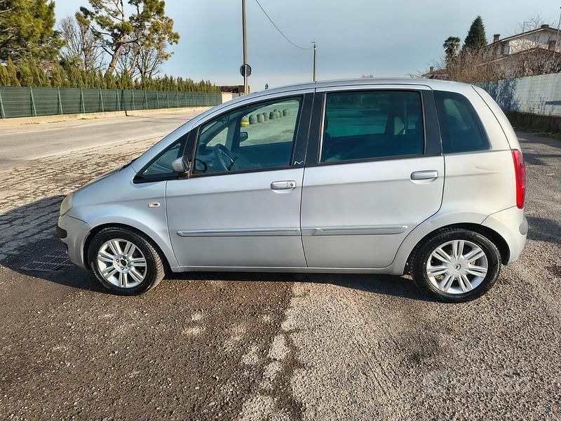 Usata Lancia Musa 95 CV (69 kW) 2006 Grigio Monovolume