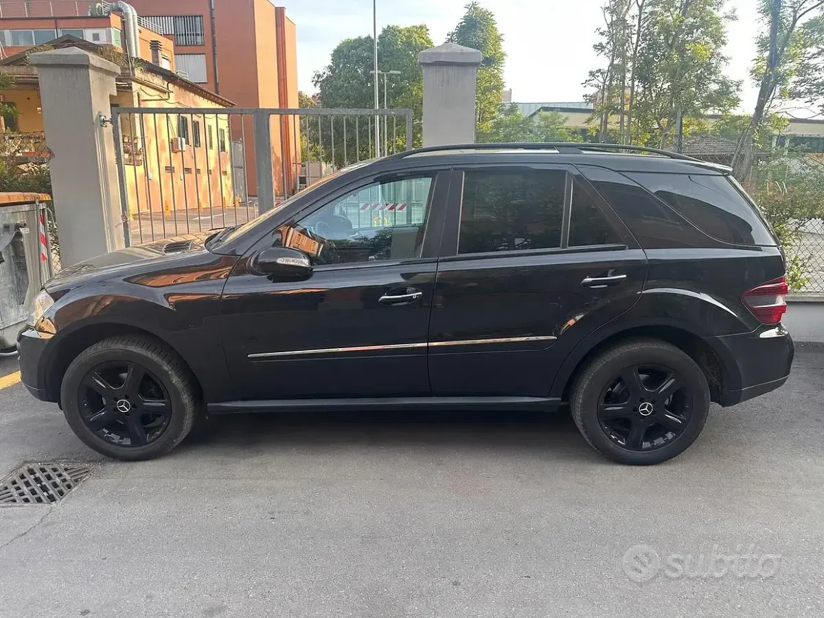 Usata Mercedes ML350 272 CV (200 kW) 2009 Nero SUV