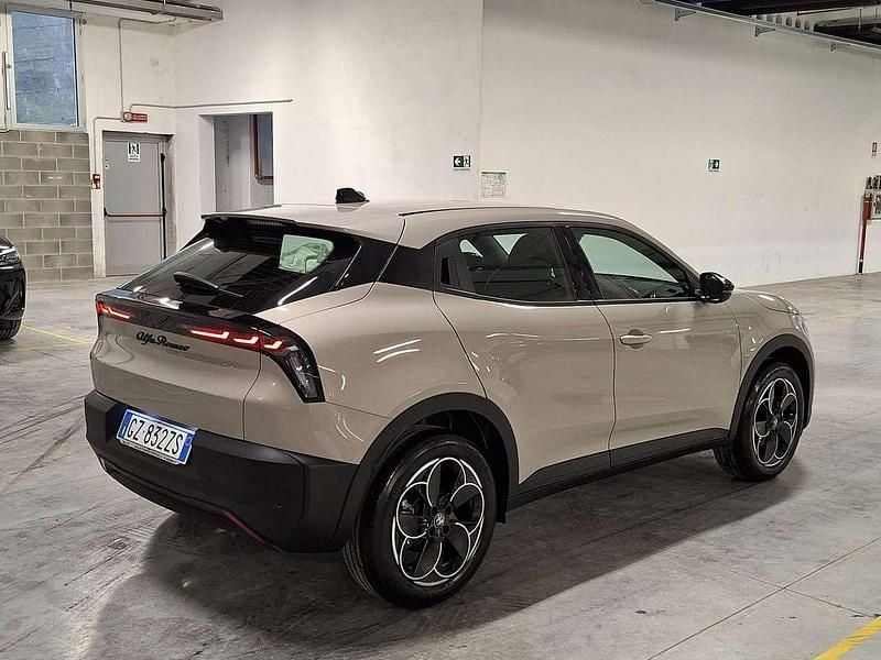 Nuova Alfa Romeo Junior 61 kW (84 CV) 2025 Avorio galleria (636) SUV