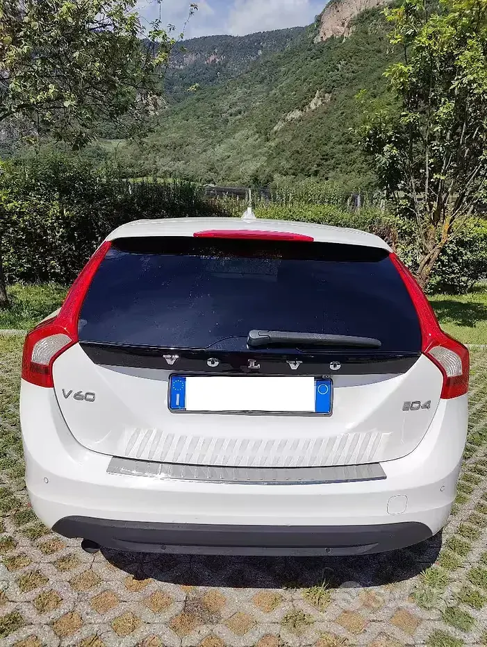 Usata Volvo V60 Momentum 181 CV (133 kW) 2013 Bianco Station wagon