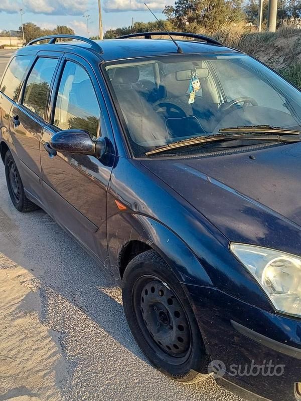 Usata Ford Focus 90 CV (66 kW) 2002 Blu Berlina