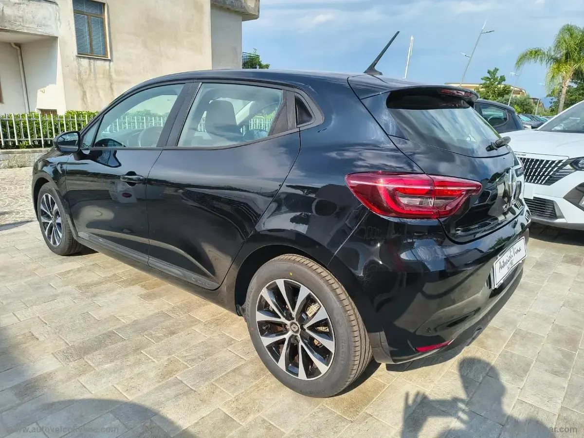 Usata Renault Clio Business 100 CV (73 kW) 2021 Nero Utilitaria