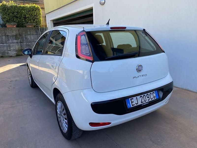 Usata Fiat Punto Evo Dynamic 77 CV (56 kW) 2011 Bianca Utilitaria