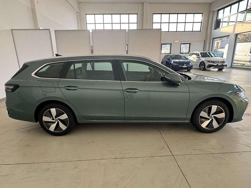 Nuova VW Passat Business 150 CV (110 kW) 2025 Maripose green Station wagon