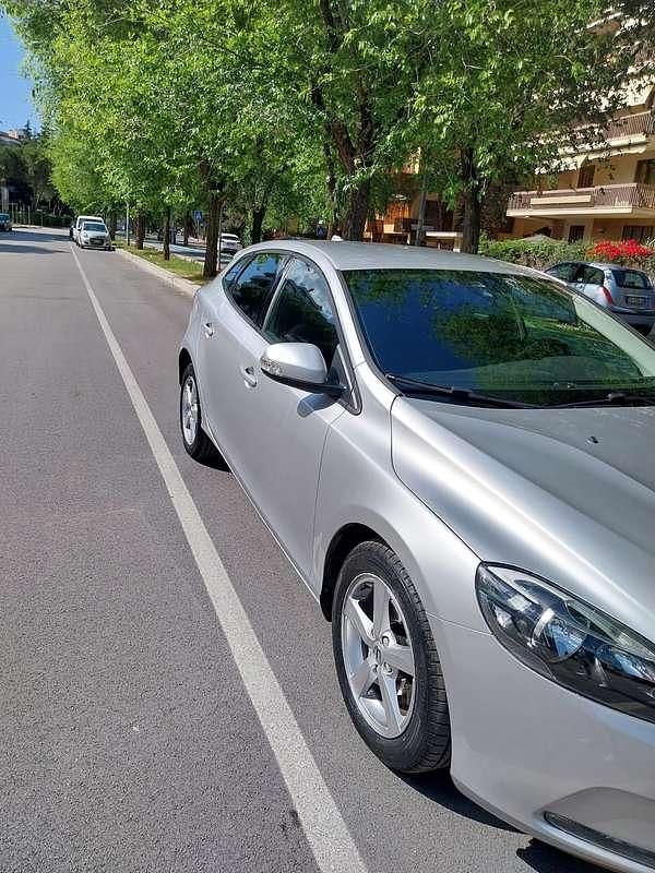 Usata Volvo V40 Business Edition 120 CV (88 kW) 2017 Grigio Berlina