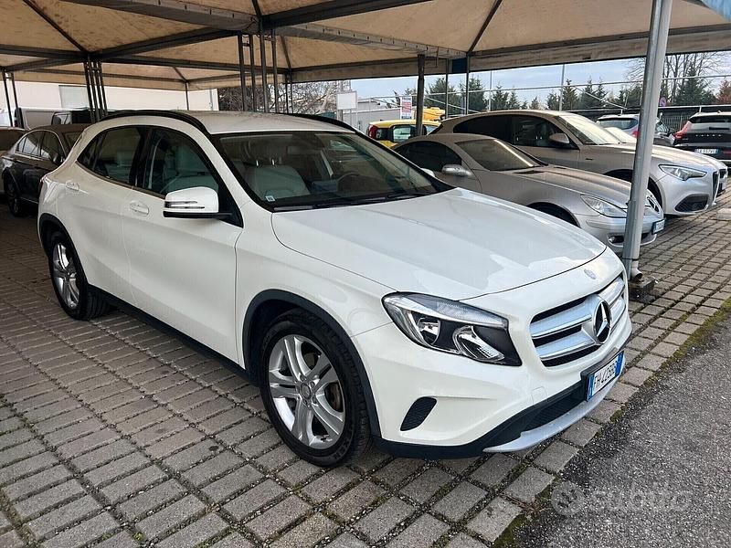Usata Mercedes GLA200 Executive 136 CV (100 kW) 2017 Bianco SUV