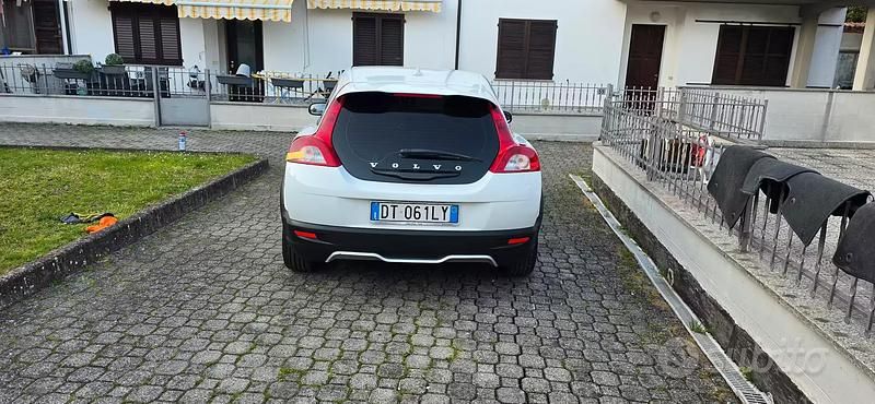Usata Volvo C30 109 CV (80 kW) 2009 Bianco Utilitaria