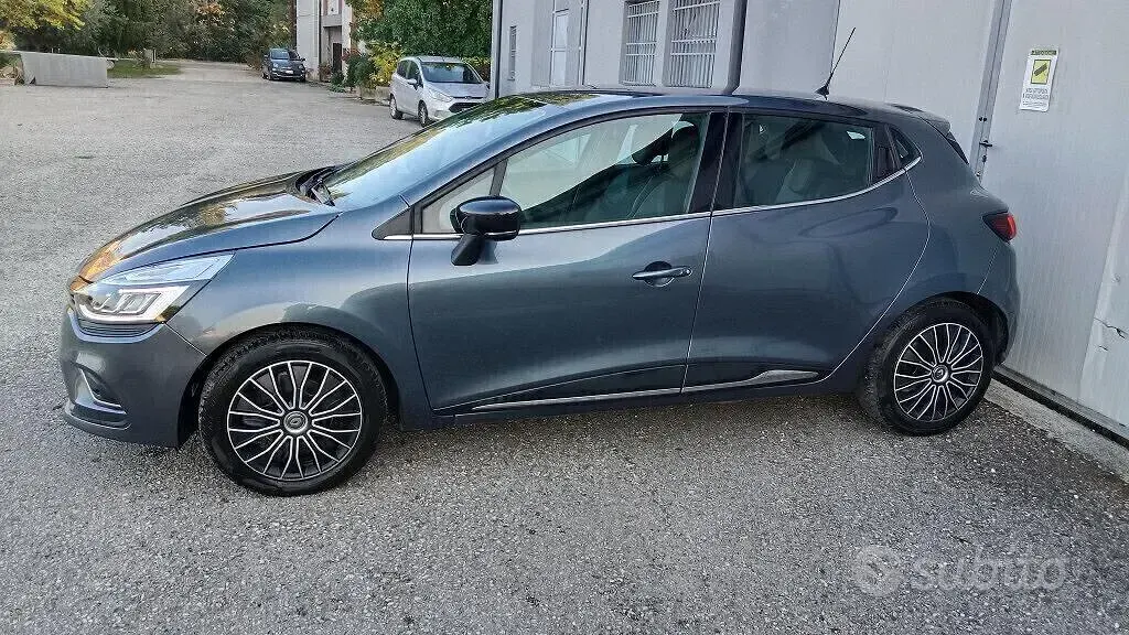 Usata Renault Clio IV Zen 75 CV (55 kW) 2019 Grigio Berlina