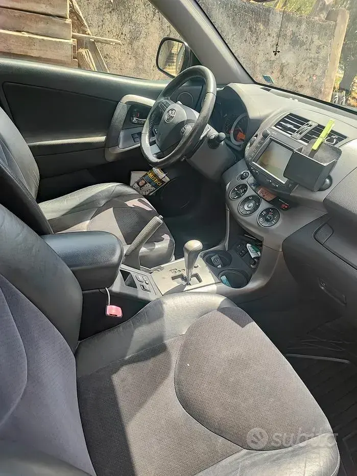 Usata Toyota RAV4 150 CV (110 kW) 2012 SUV