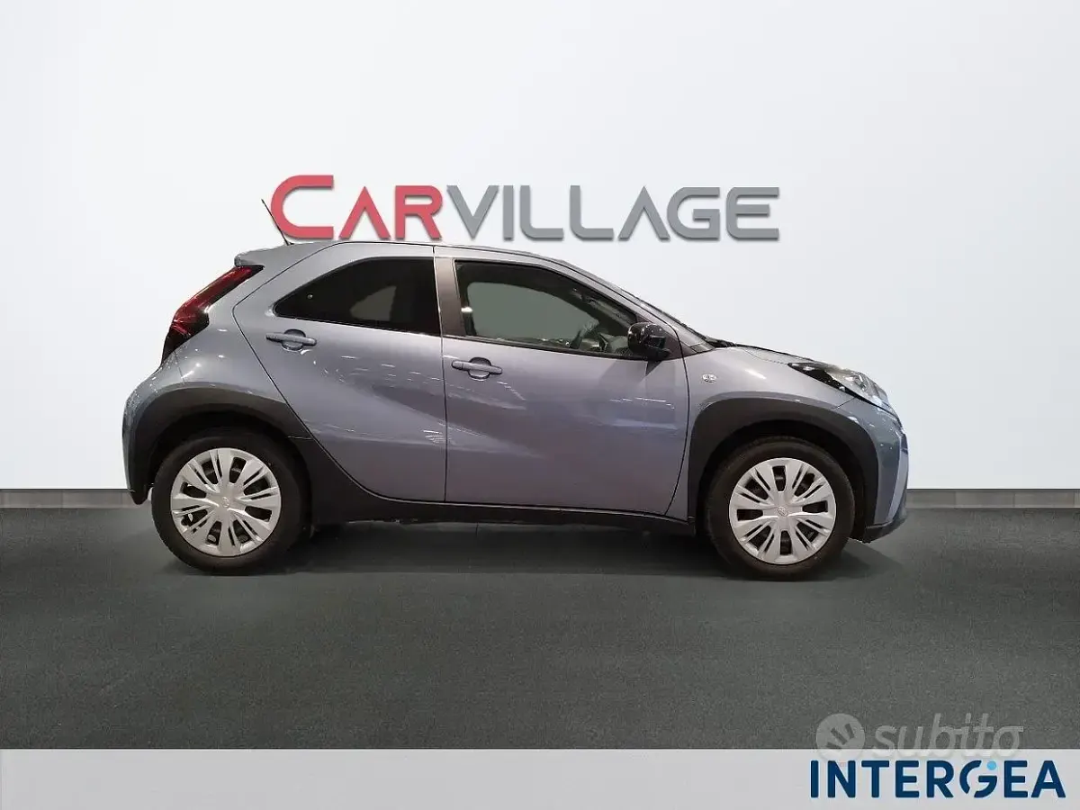 Usata Toyota Aygo X Active 72 CV (52 kW) 2025 Blu SUV